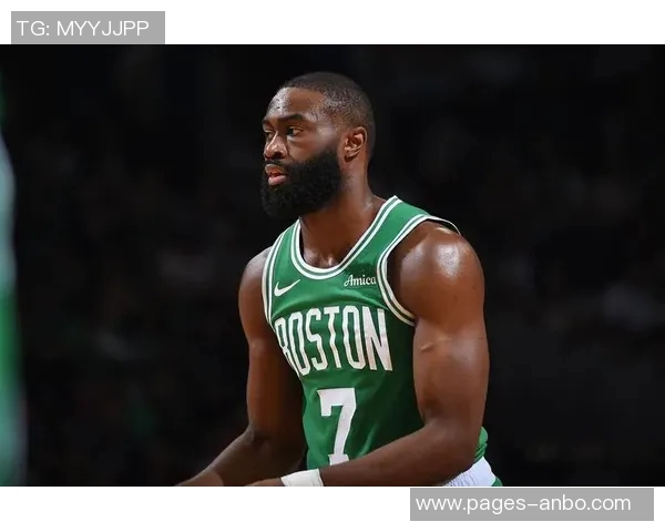 杰伦布朗坚定信念不懈努力助力队友提升表现